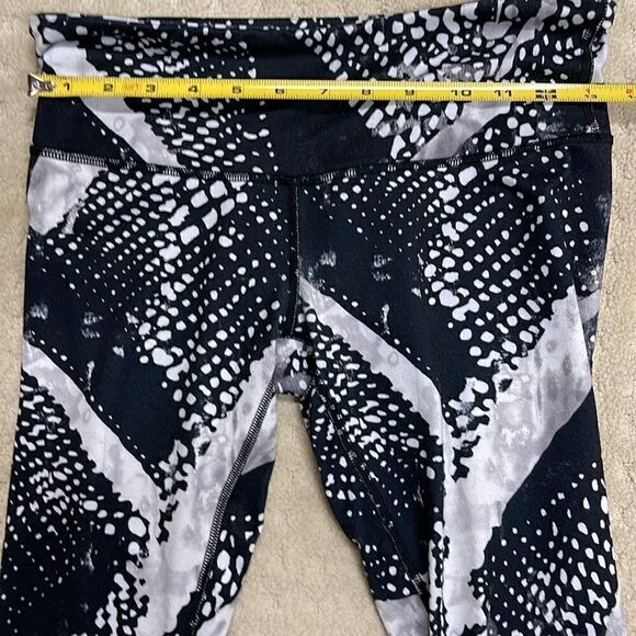 Lululemon Size 6 Black White Yoga Pants. - Picture 7 of 7